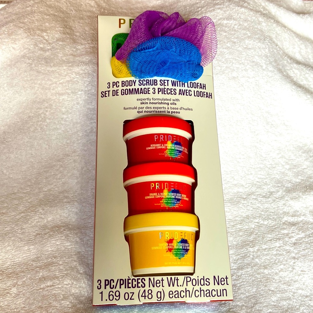 Prideful 3 Pieces Body Scrub Set With Loofah